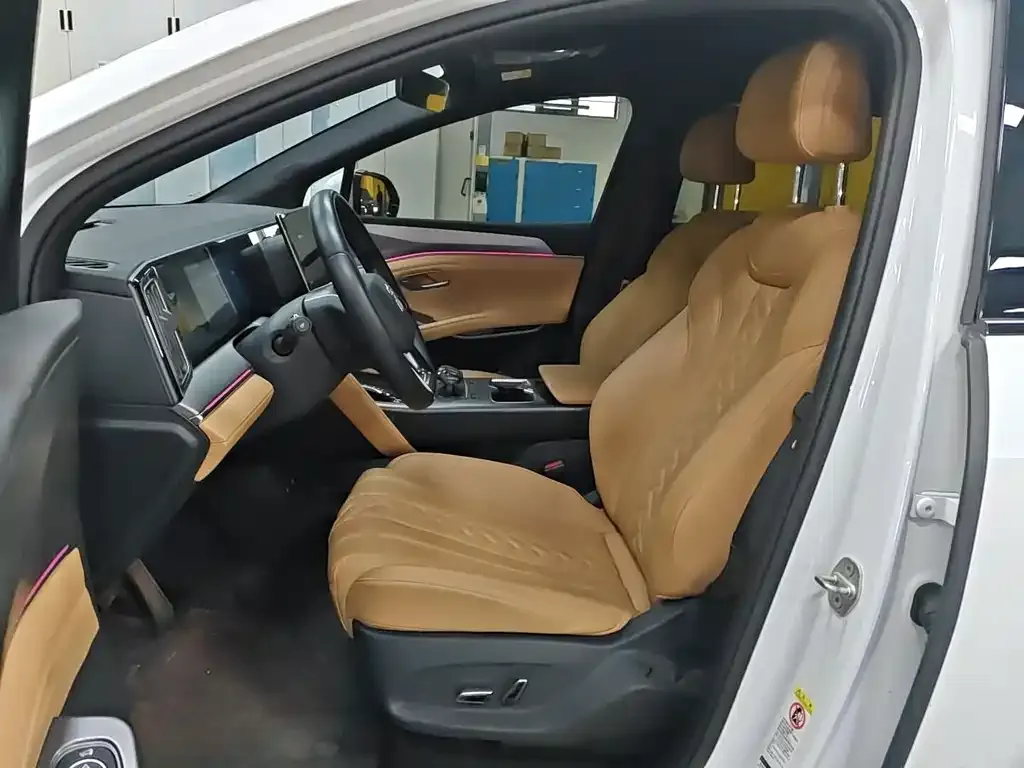 BYD L DM-i — фото 4
