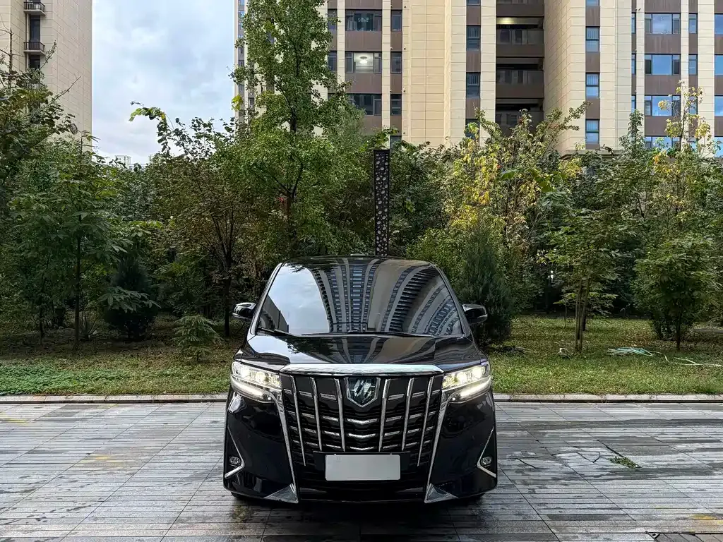 Toyota Alphard — фото 5