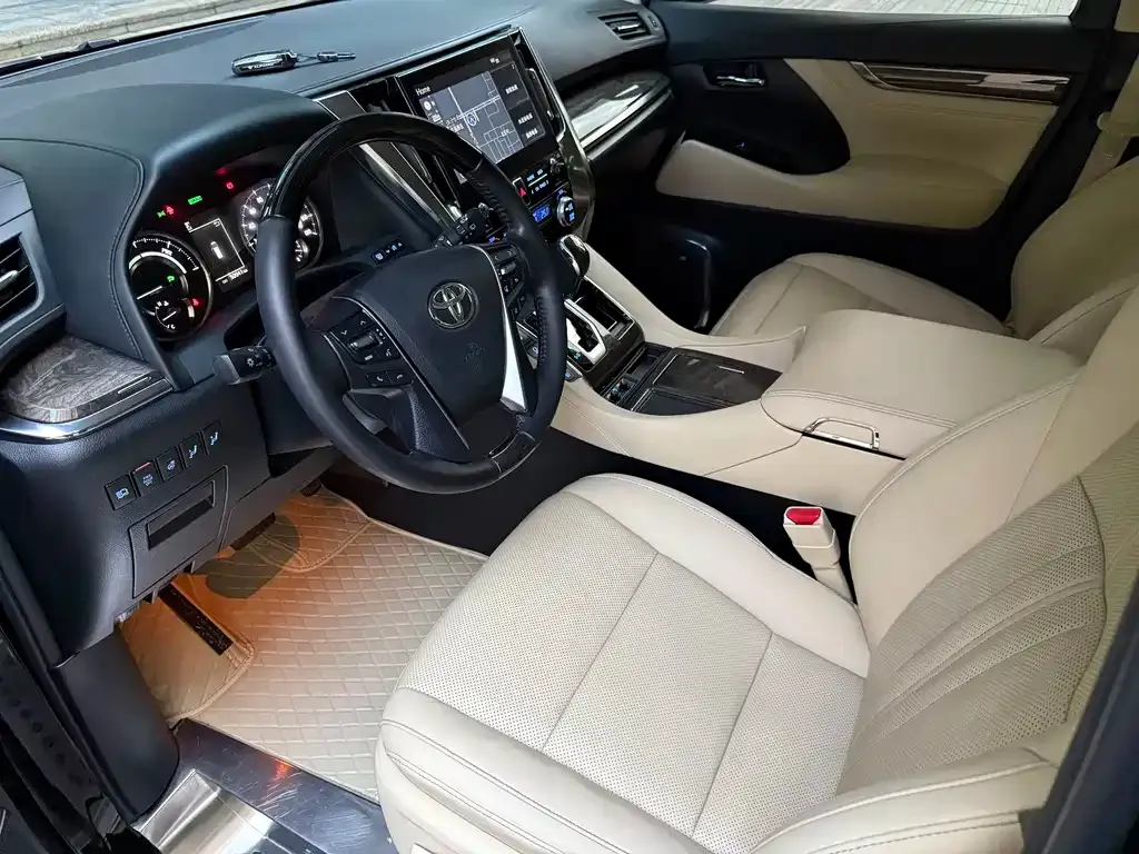 Toyota Alphard — фото 3