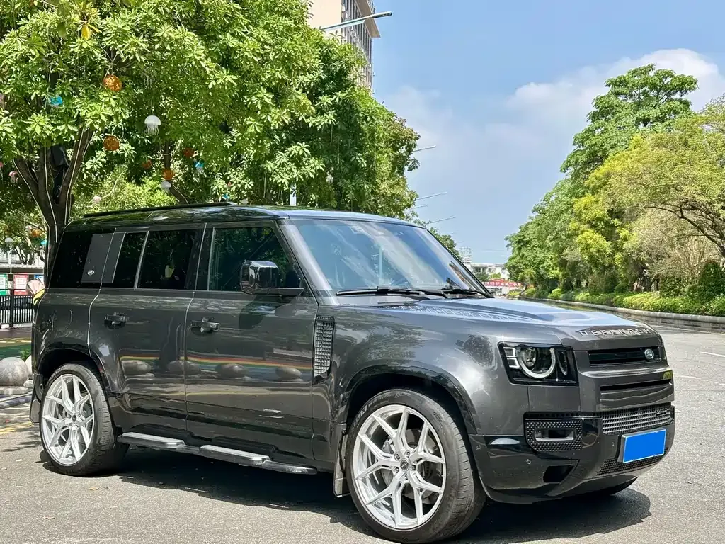 Land Rover Defender — фото 1