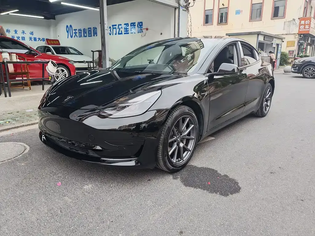 Tesla Model 3 — фото 1
