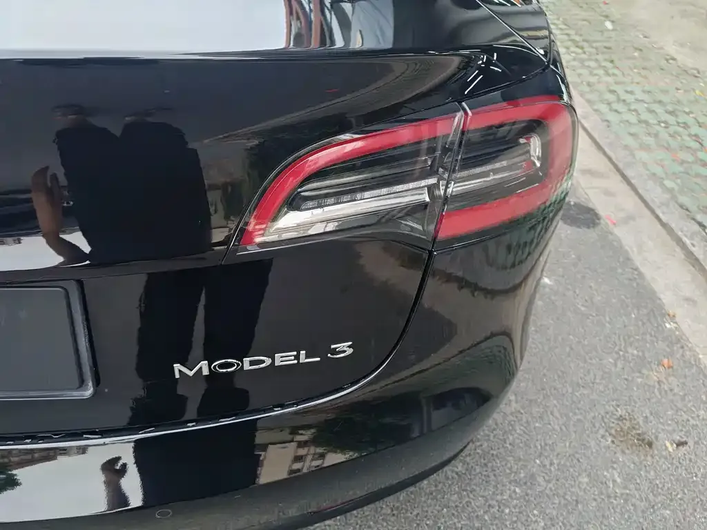 Tesla Model 3 — фото 2