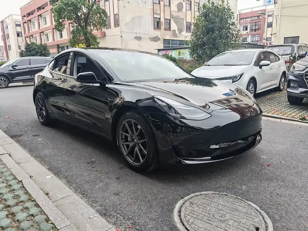 Tesla Model 3 — фото 10