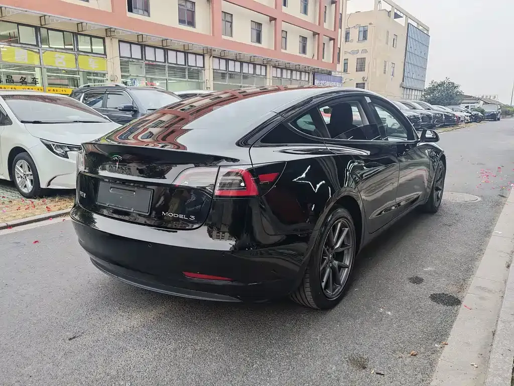 Tesla Model 3 — фото 6