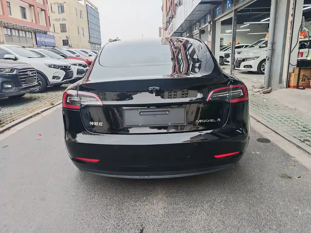 Tesla Model 3 — фото 7