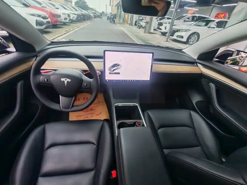 Tesla Model 3 — фото 8