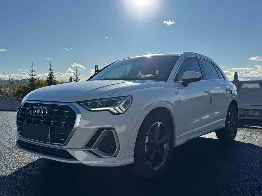 Audi Q3 — фото 1