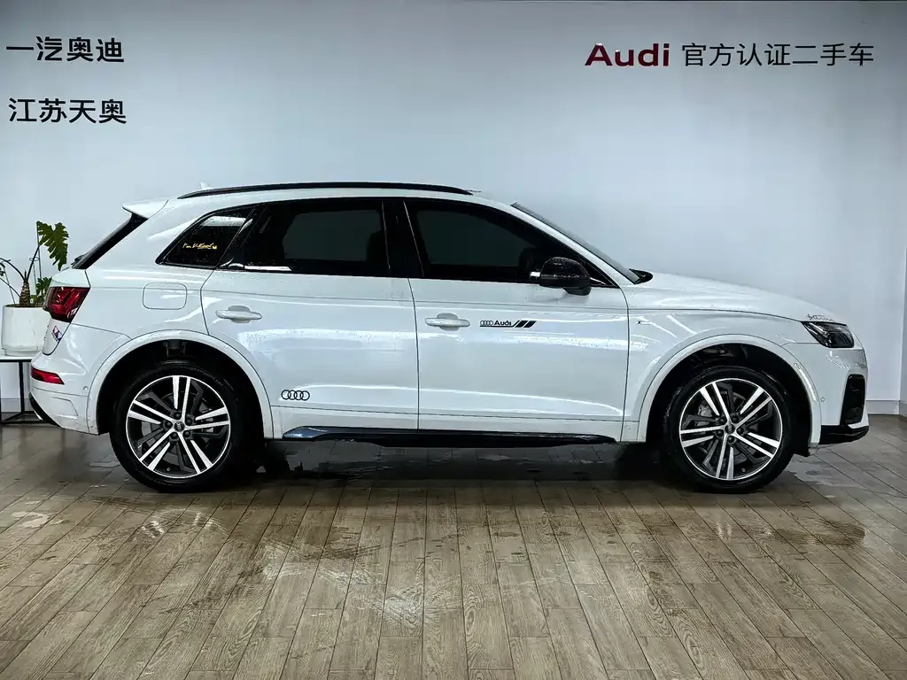 Audi Q5L — фото 8