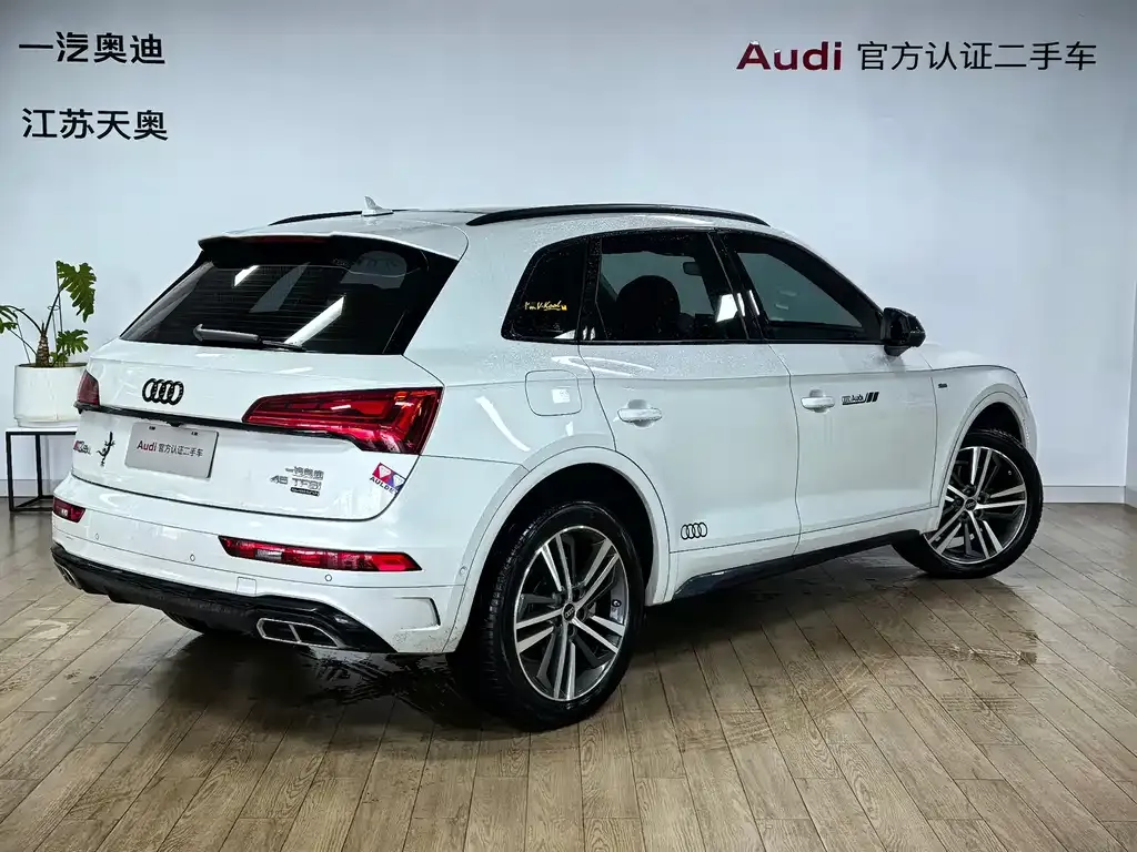 Audi Q5L — фото 5