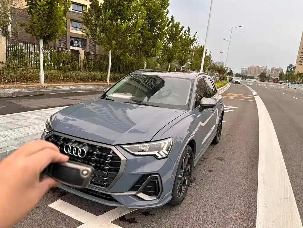 Audi Q3 — фото 1