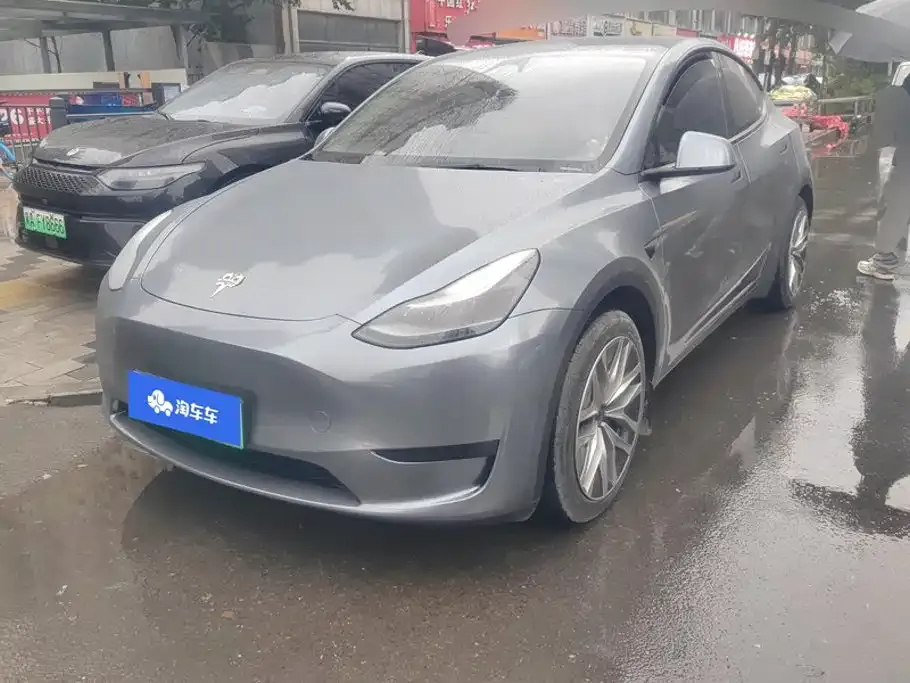 Tesla Model Y — фото 1