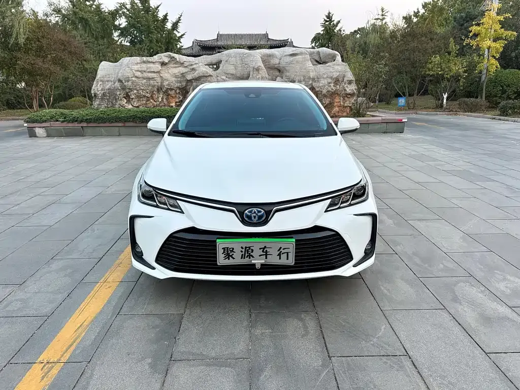 Toyota Corolla — фото 1