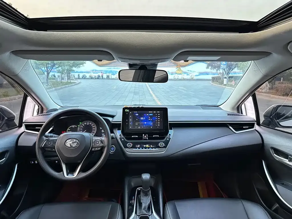 Toyota Corolla — фото 4