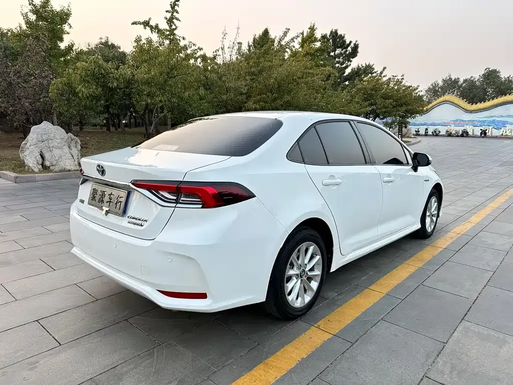 Toyota Corolla — фото 10
