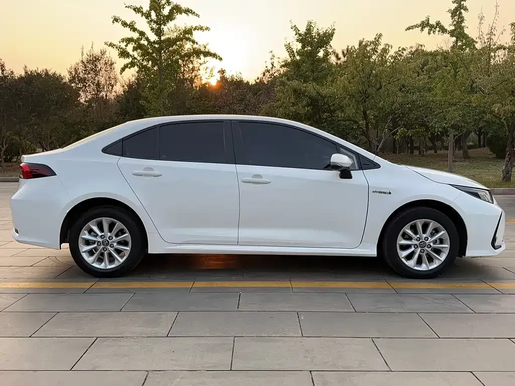 Toyota Corolla — фото 2