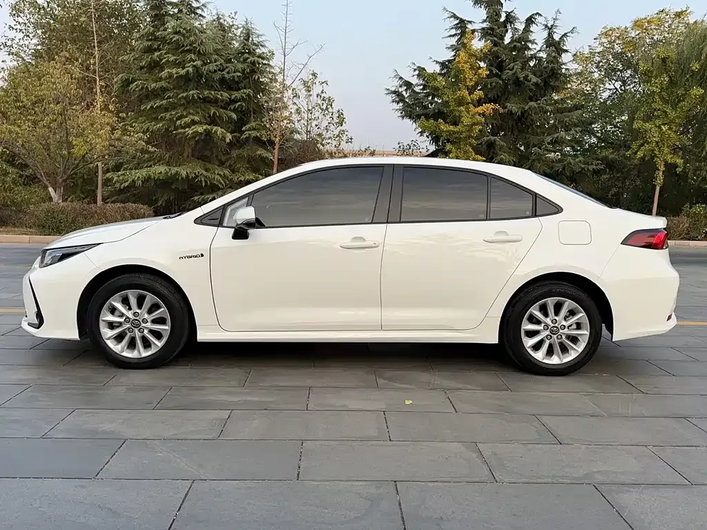 Toyota Corolla — фото 7