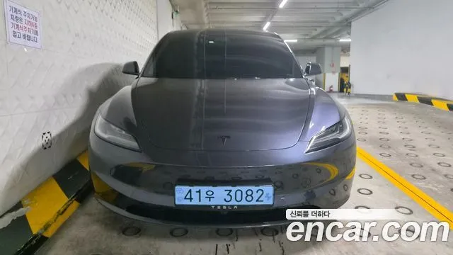 Tesla Model 3 — фото 1