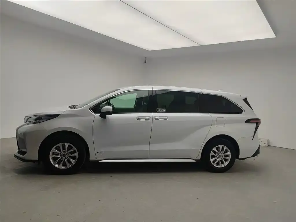 Toyota Granvia — фото 9