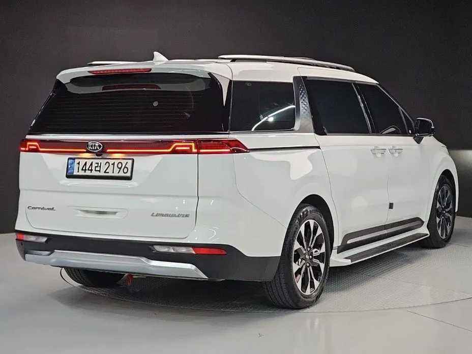 Kia Carnival — фото 10