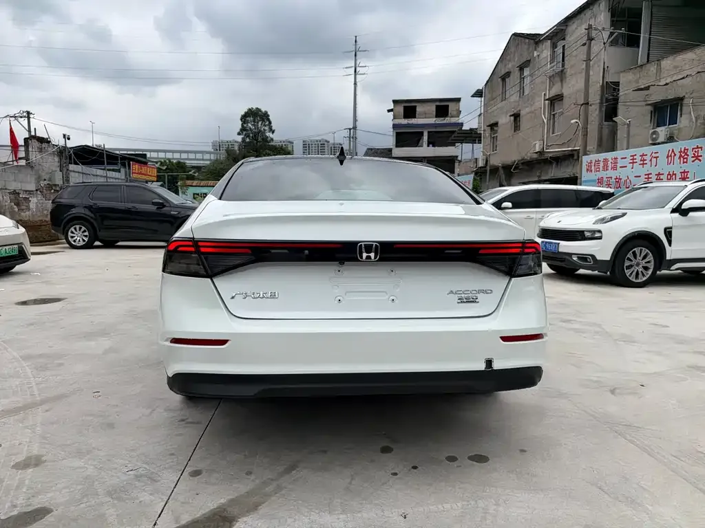 Honda Accord — фото 8