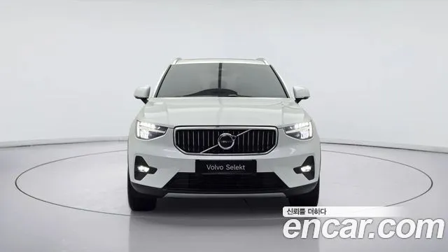 Volvo XC40 — фото 8