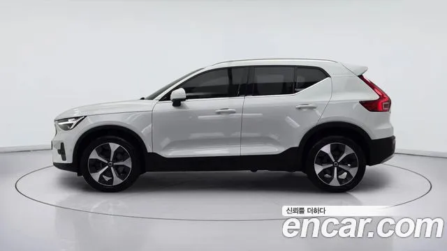 Volvo XC40 — фото 2