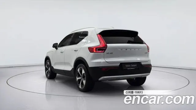 Volvo XC40 — фото 6