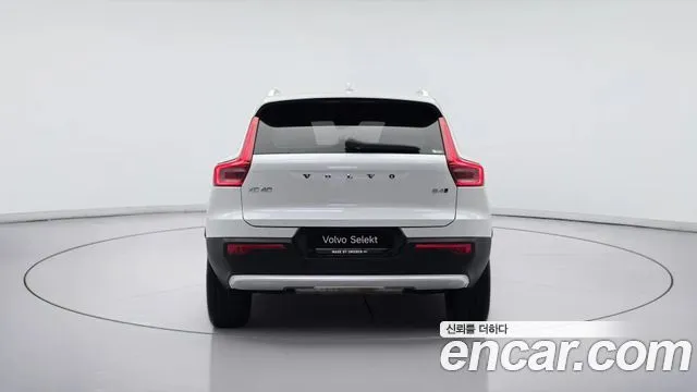 Volvo XC40 — фото 5