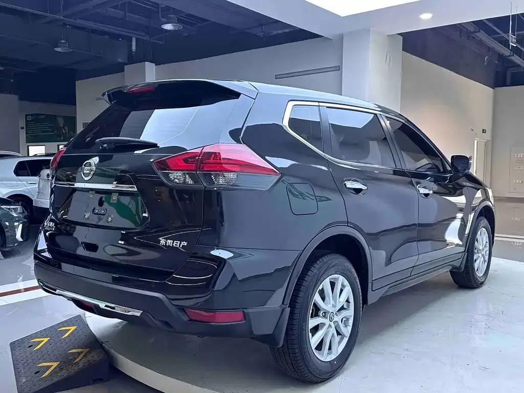Nissan X-Trail — фото 10