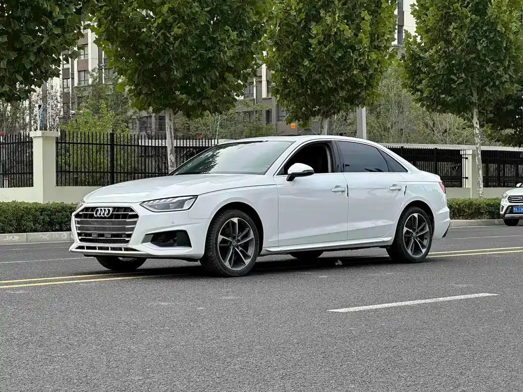 Audi A4L — фото 1