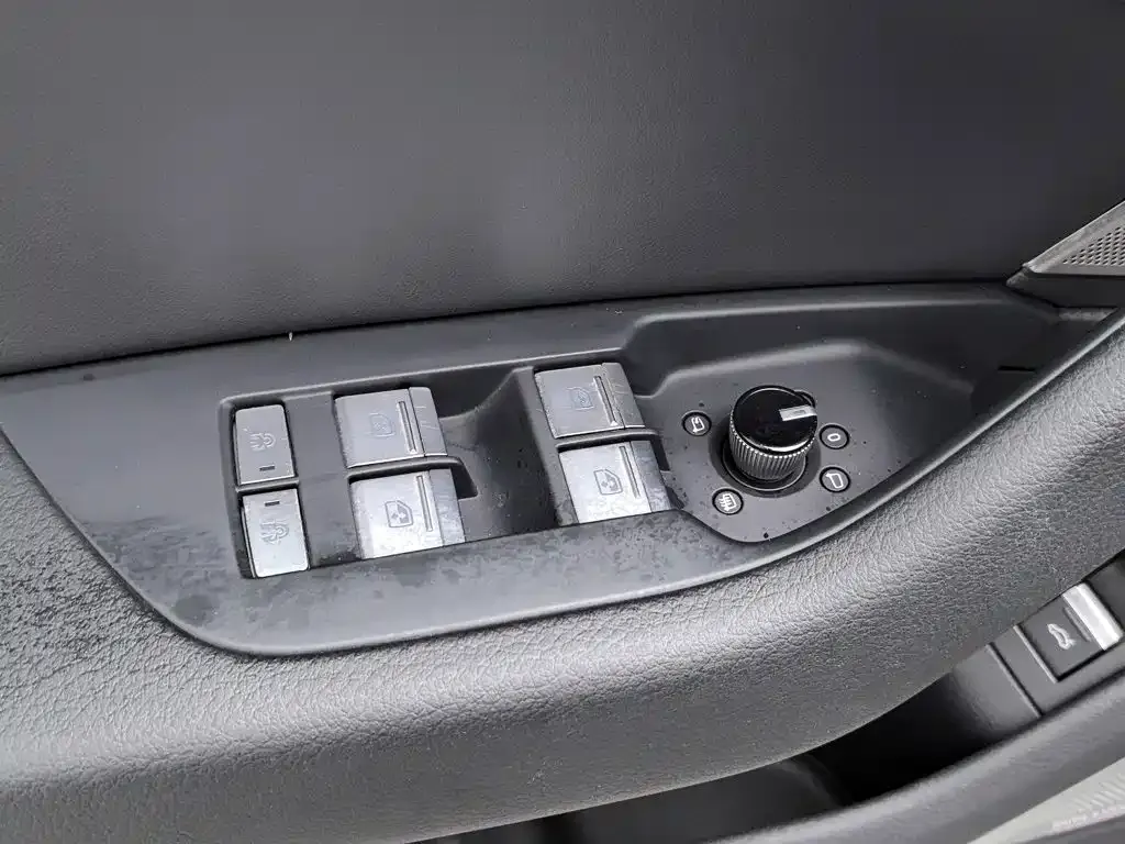Audi A6L — фото 10