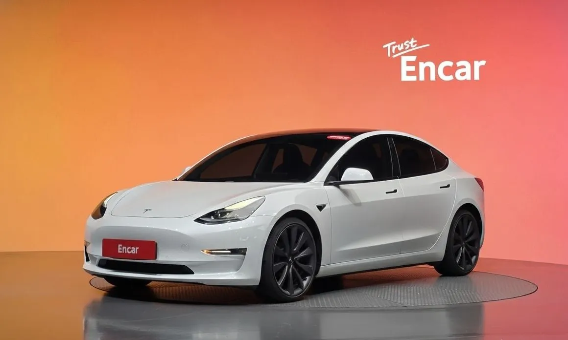 Tesla Model 3 — фото 1