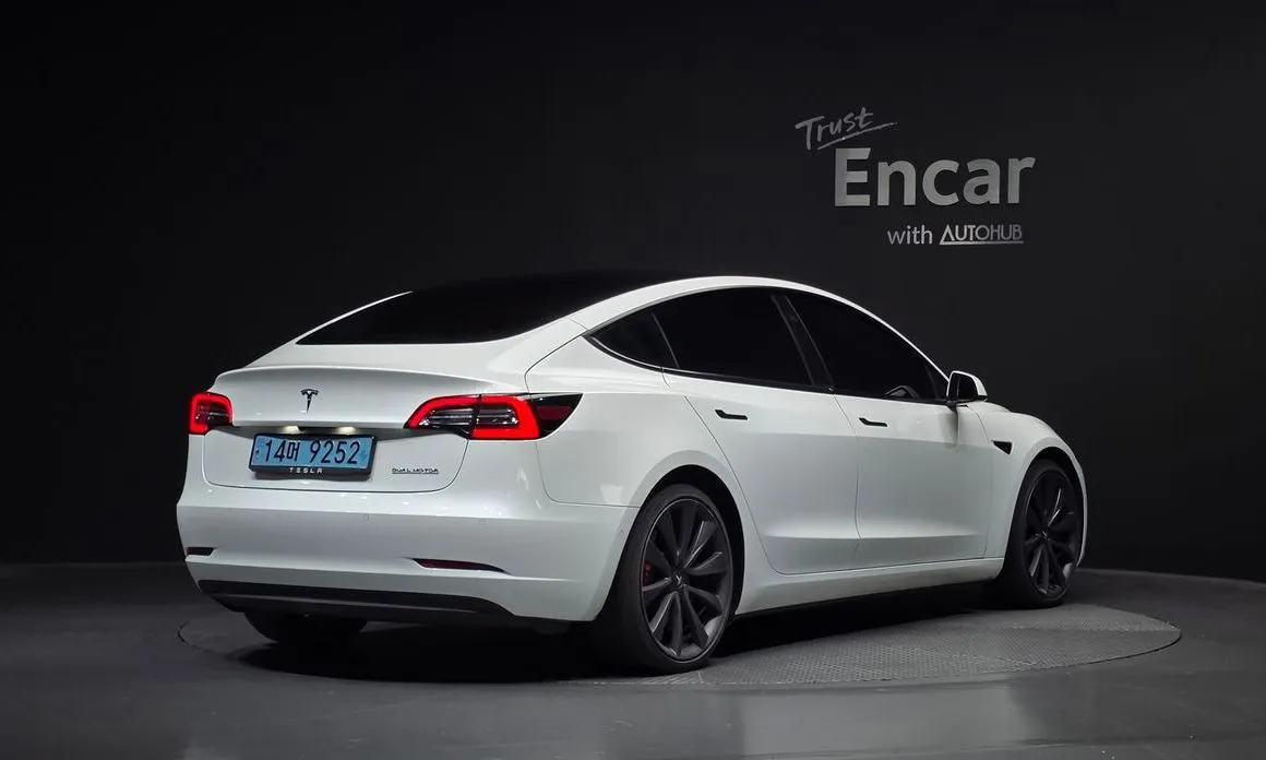 Tesla Model 3 — фото 4
