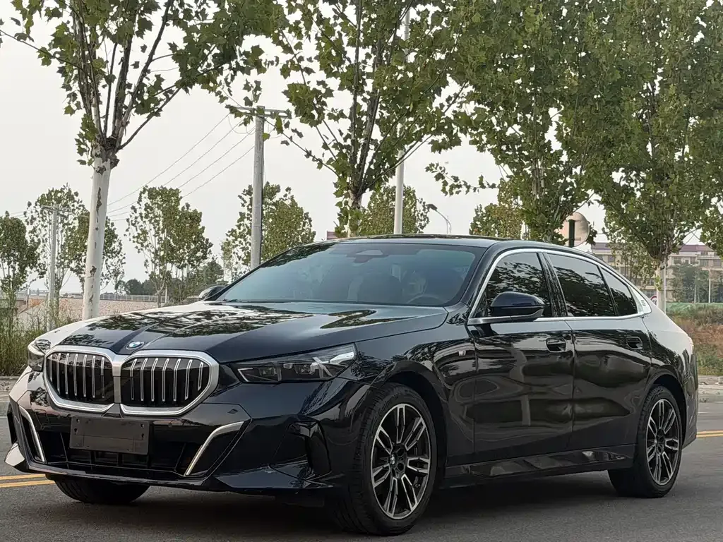 BMW 5 Series — фото 1