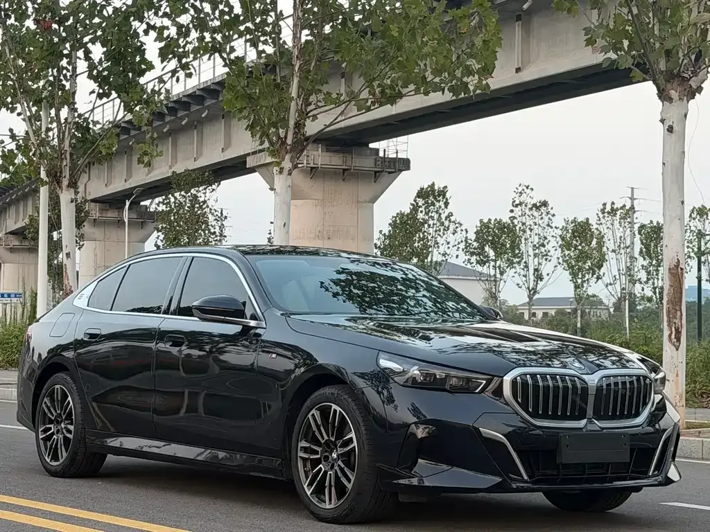 BMW 5 Series — фото 10