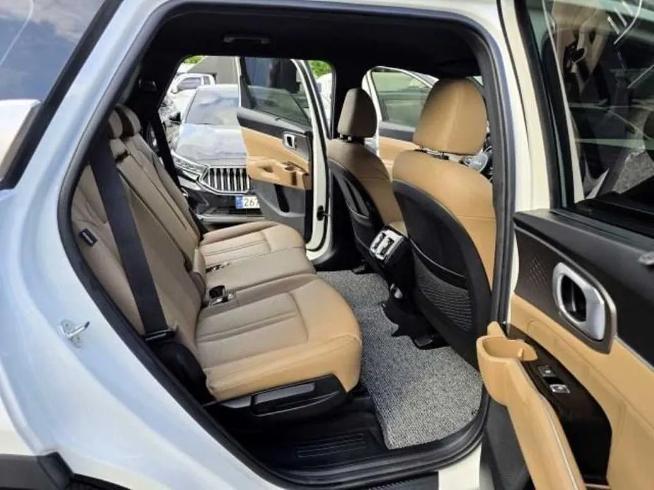 Kia Sorento — фото 7