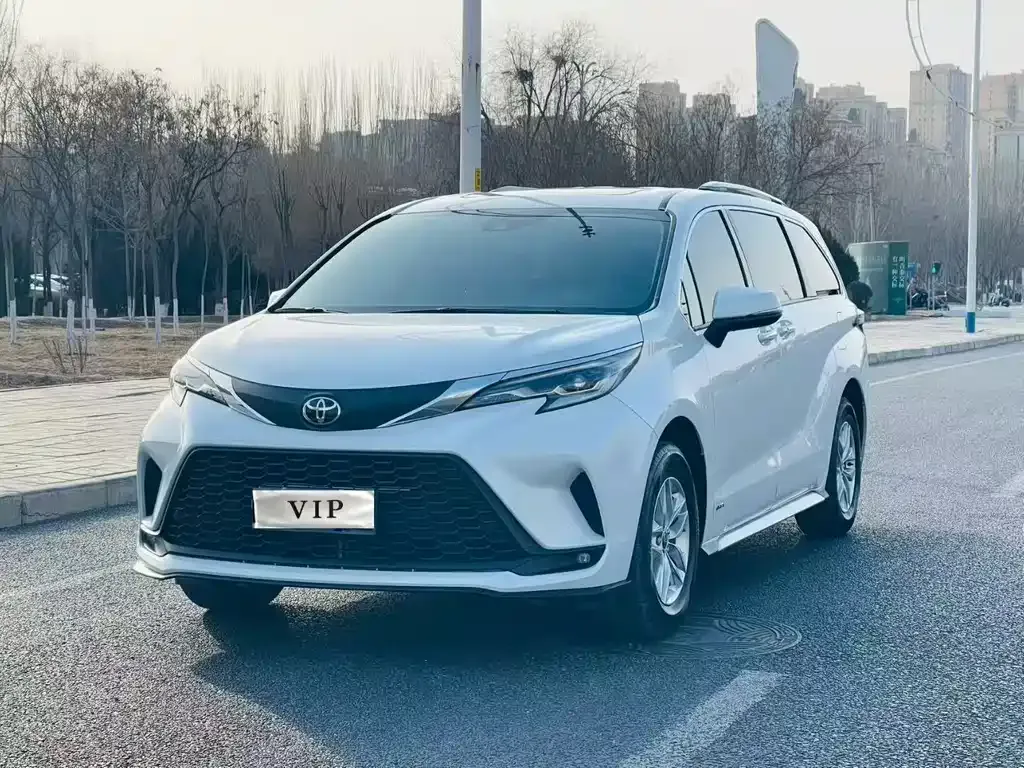 Toyota Granvia — фото 1