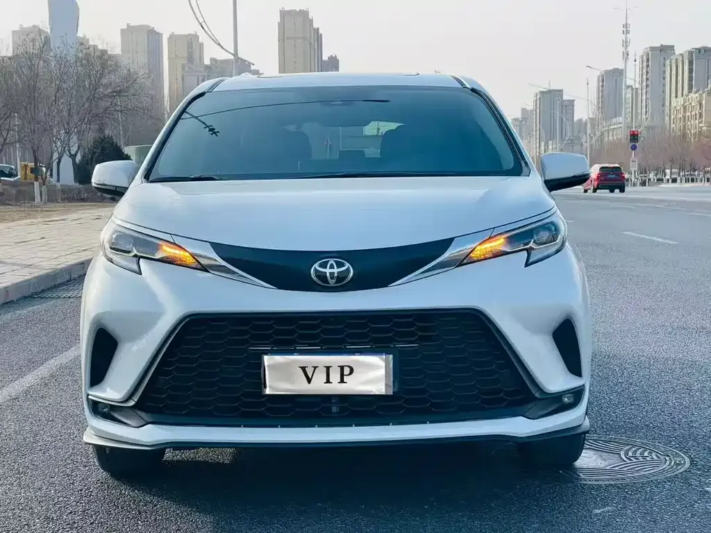 Toyota Granvia — фото 4