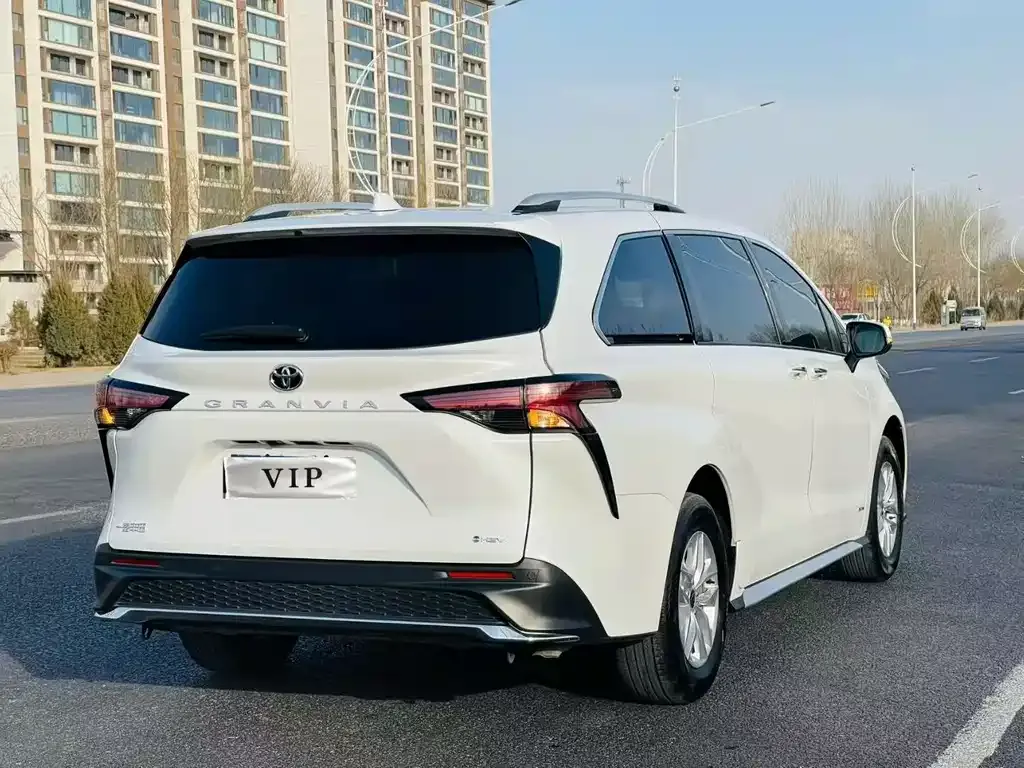 Toyota Granvia — фото 7