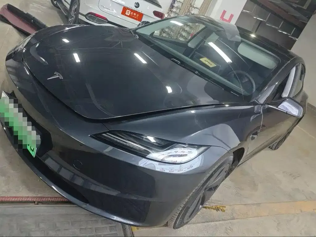 Tesla Model 3 — фото 1