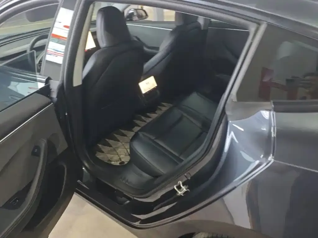 Tesla Model 3 — фото 4