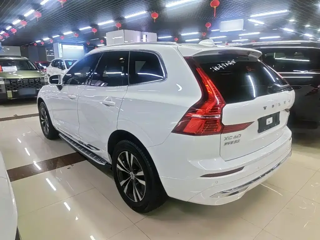 Volvo XC60 — фото 9
