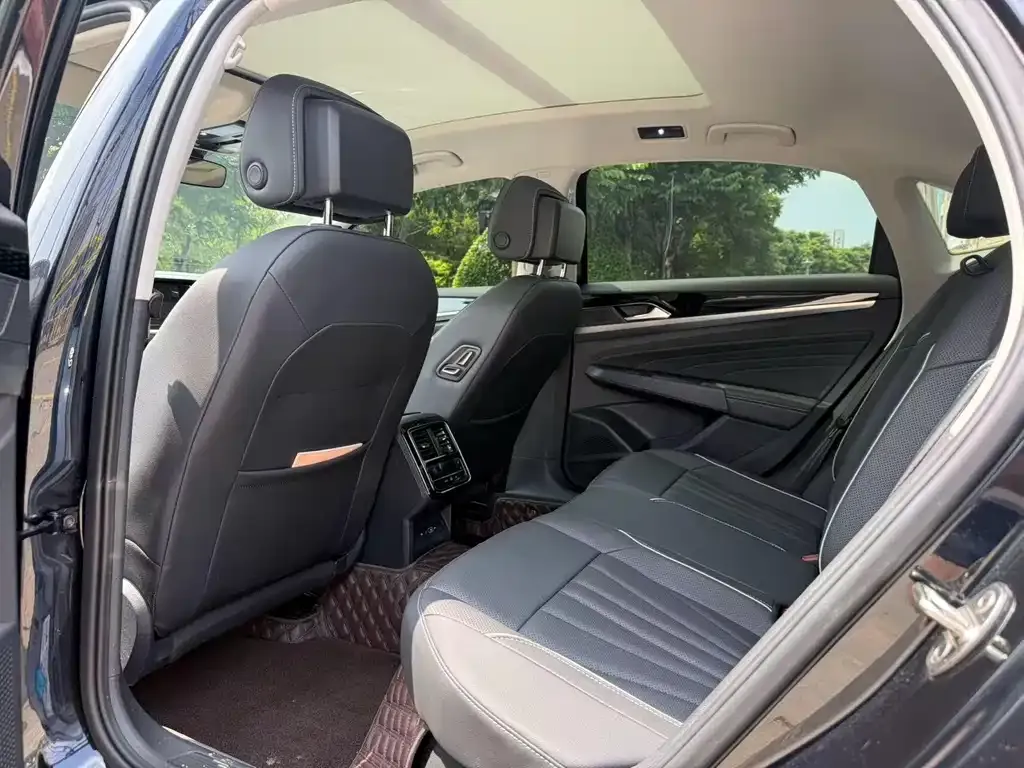 Volkswagen Passat — фото 7