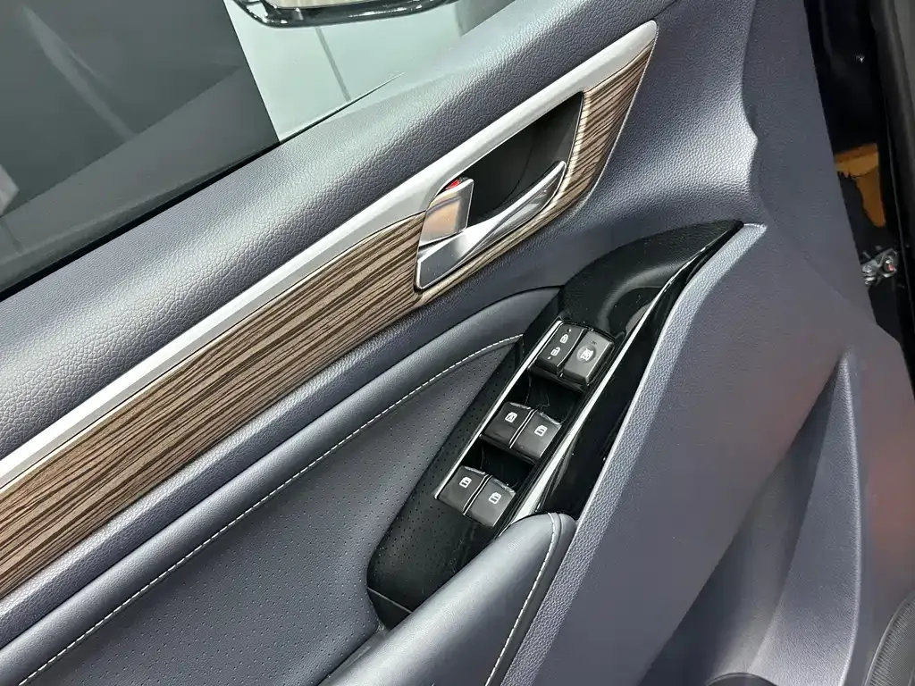 GAC Motor Trumpchi M8 — фото 10