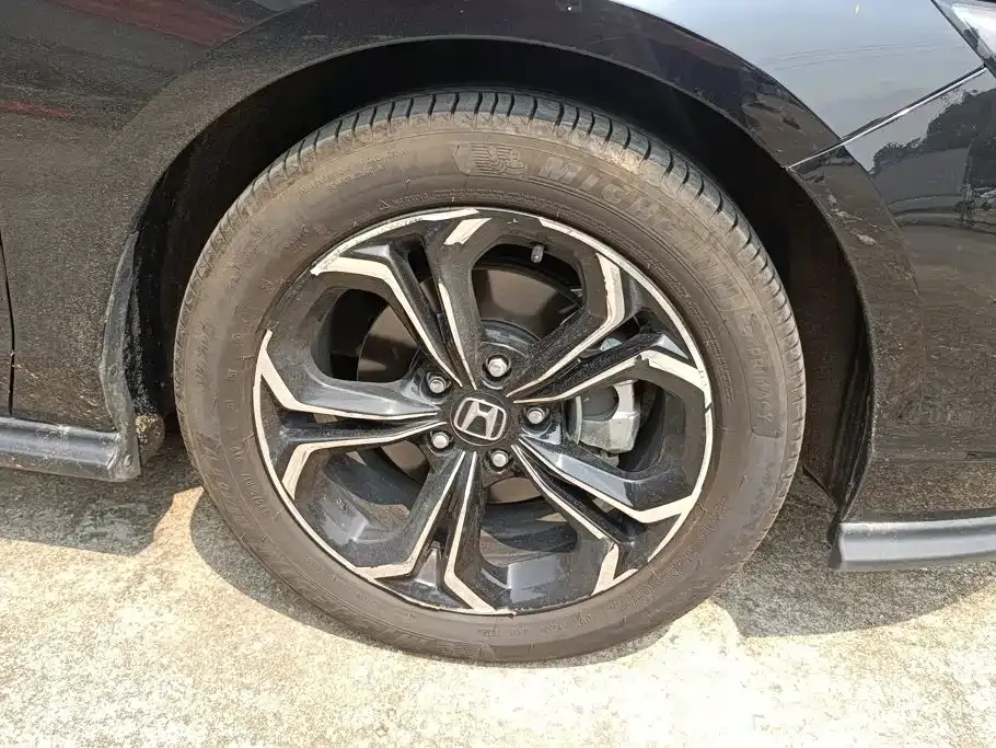 Honda Accord — фото 9