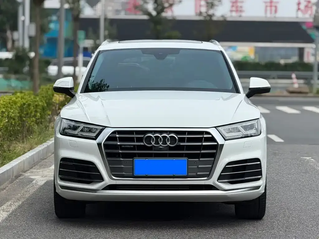 Audi Q5L — фото 3