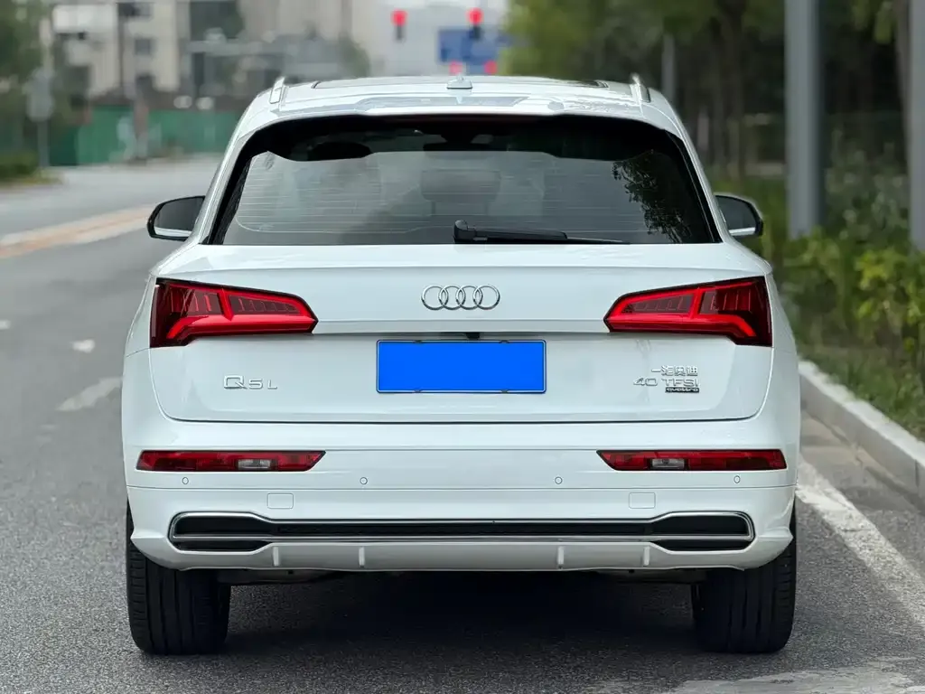 Audi Q5L — фото 2