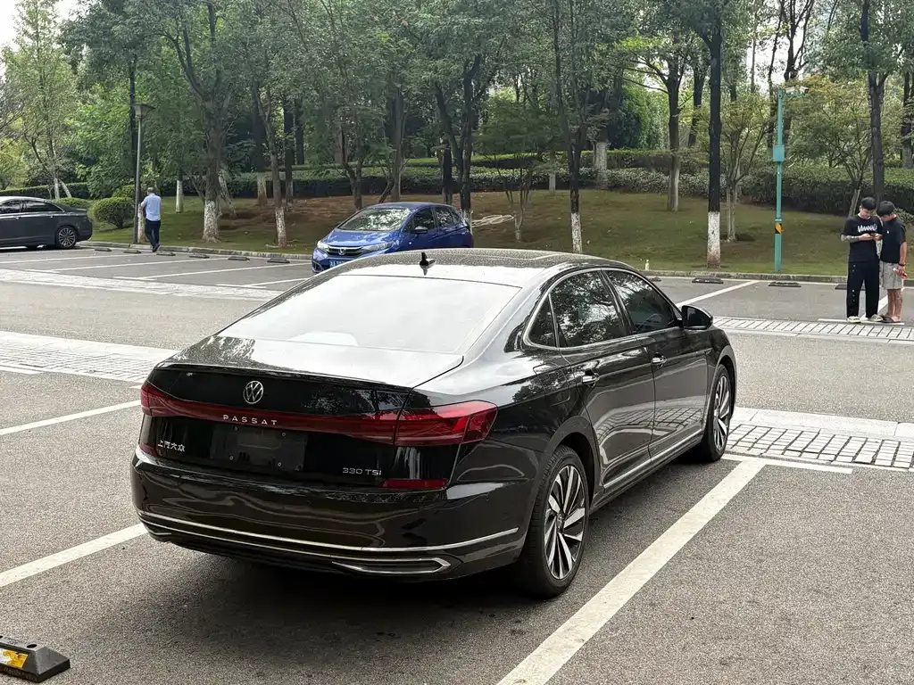 Volkswagen Passat — фото 8