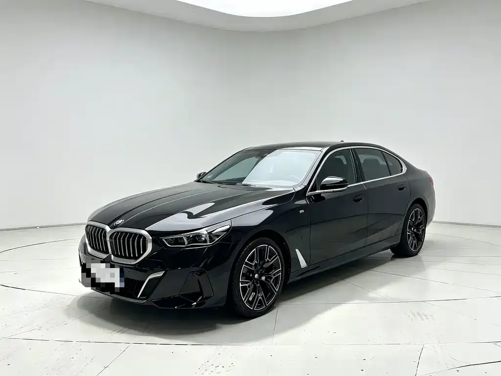 BMW 5 Series — фото 1