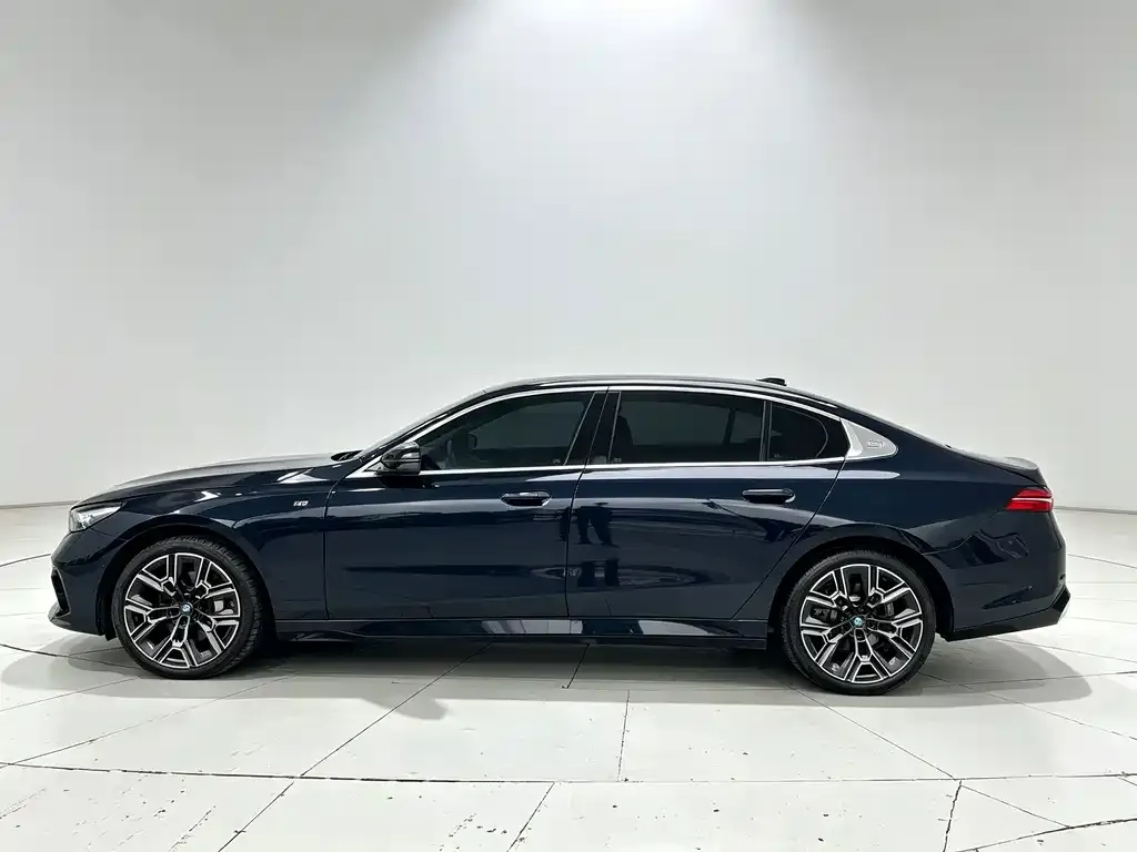 BMW 5 Series — фото 5